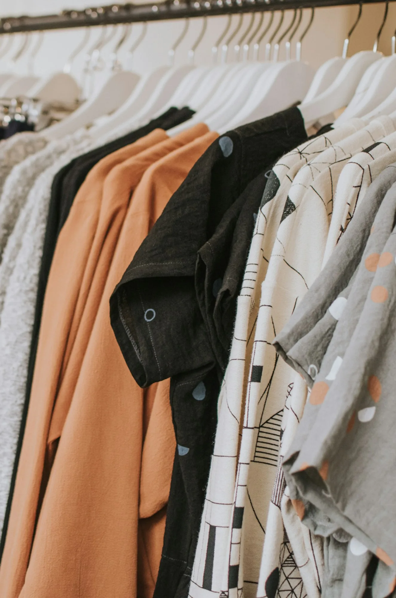Dřevěné cívky s nitěmi