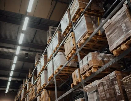 Stoh barevných polyetylenových desek